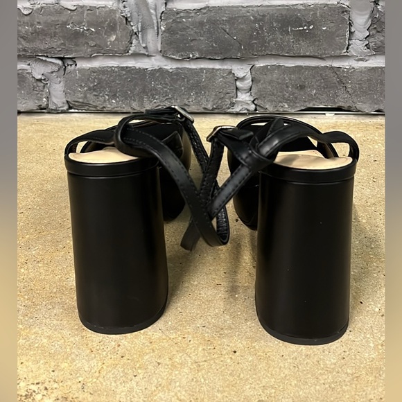 **NEVER WORN BEFORE** Women’s black platform open toe heel. Size 7.5 - Picture 4 of 7